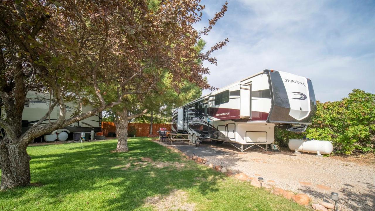 Outdoor Glamping Large 5Th Wheel Setup Ok4A Moab Exterior foto