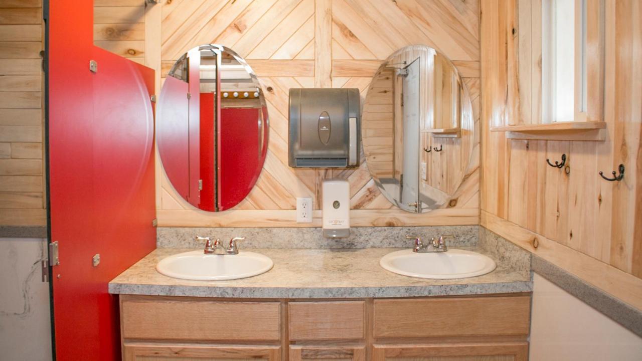 Outdoor Glamping Large 5Th Wheel Setup Ok4A Moab Exterior foto