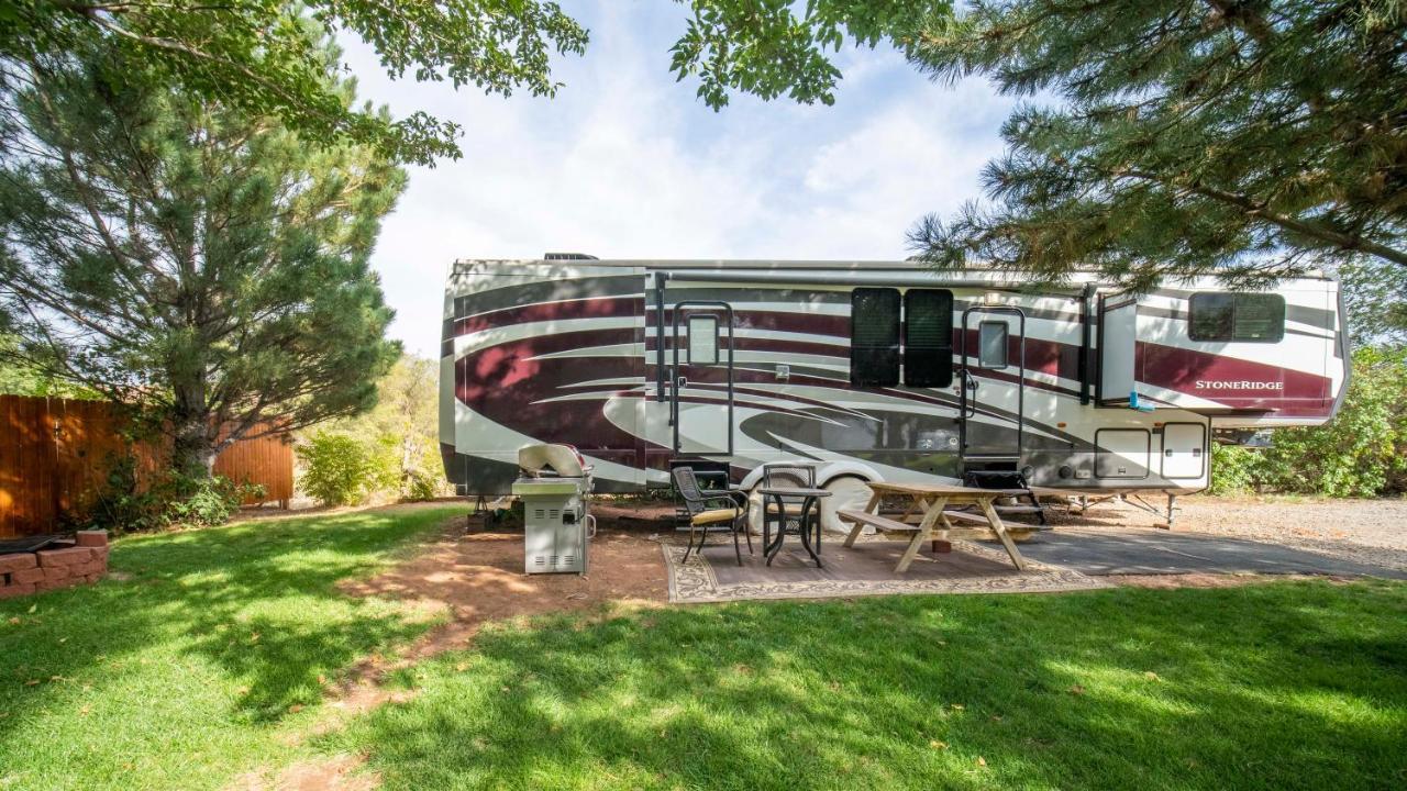 Outdoor Glamping Large 5Th Wheel Setup Ok4A Moab Exterior foto